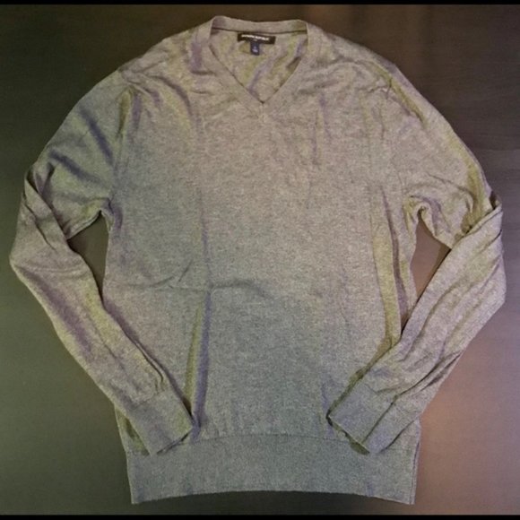 Bundle of 2 Gray Banana Republic V-Neck Sweaters - Picture 4 of 4